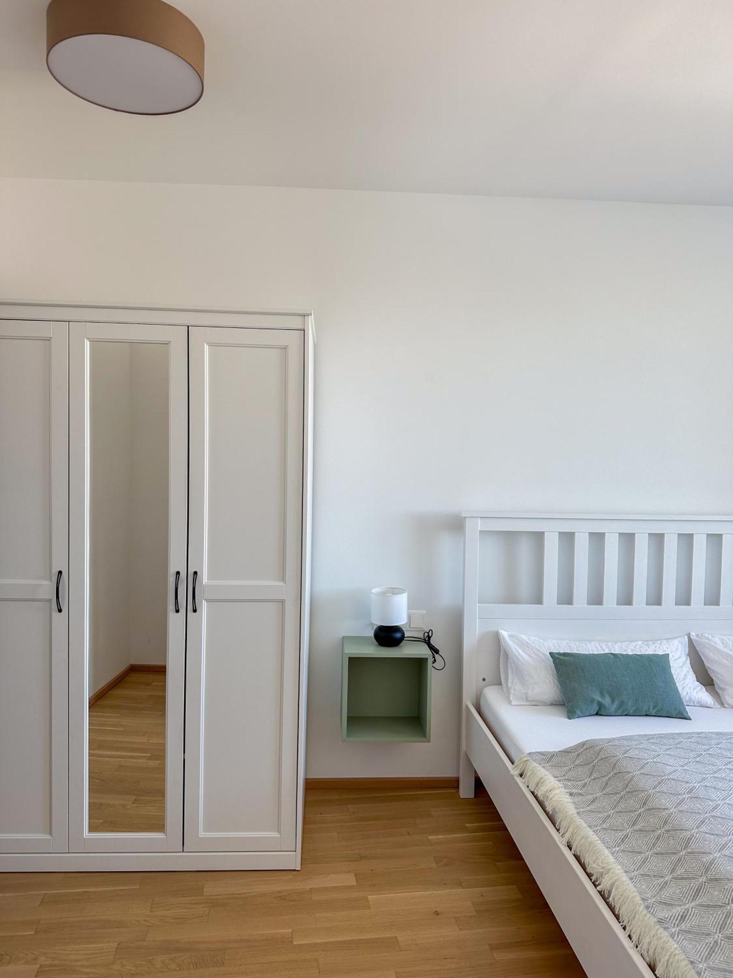 Vienna Sunny Side Up Apartments Bagian luar foto