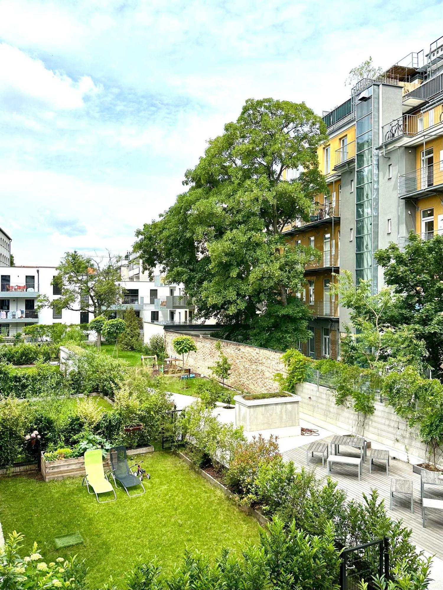 Vienna Sunny Side Up Apartments Bagian luar foto