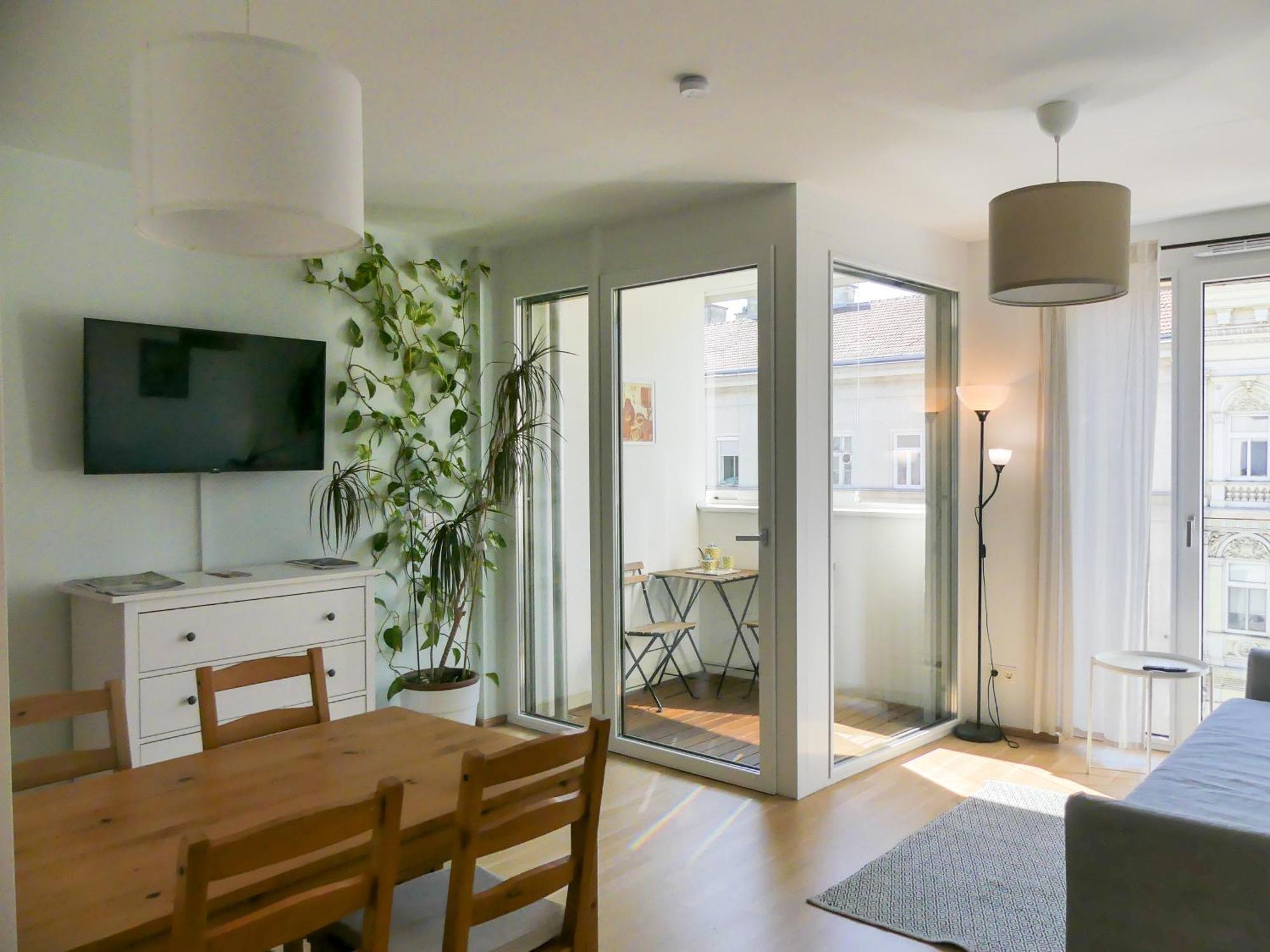 Vienna Sunny Side Up Apartments Bagian luar foto