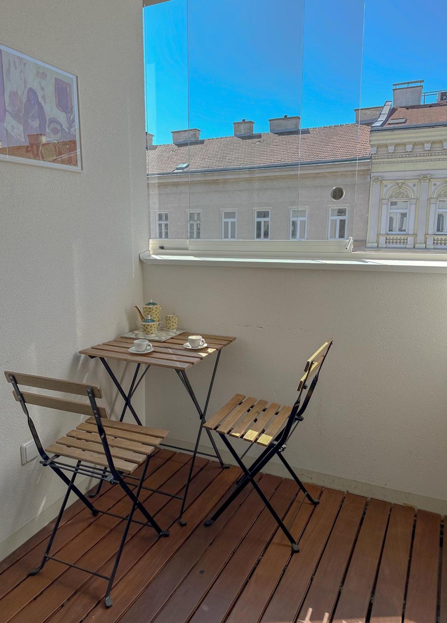 Vienna Sunny Side Up Apartments Bagian luar foto