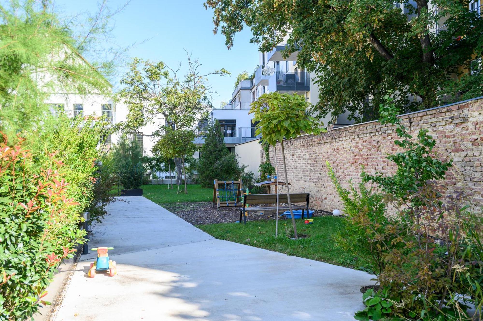 Vienna Sunny Side Up Apartments Bagian luar foto