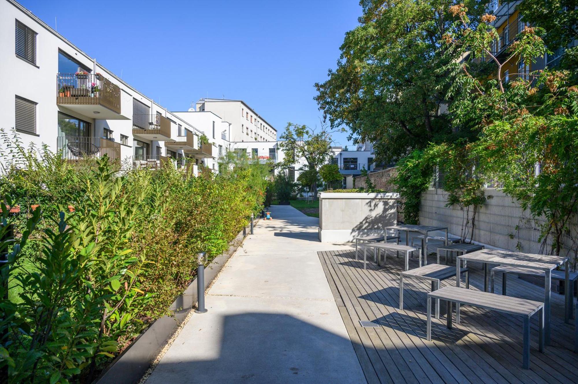 Vienna Sunny Side Up Apartments Bagian luar foto